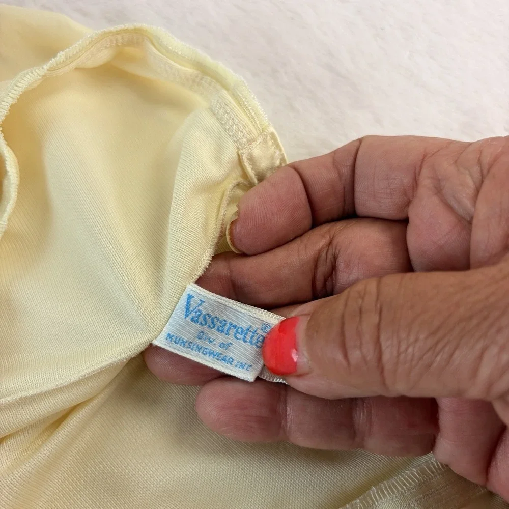 Vtg Vassarette Munsingwear Pale Yellow Wide Leg Slip Pants 6 Antron III Nylon